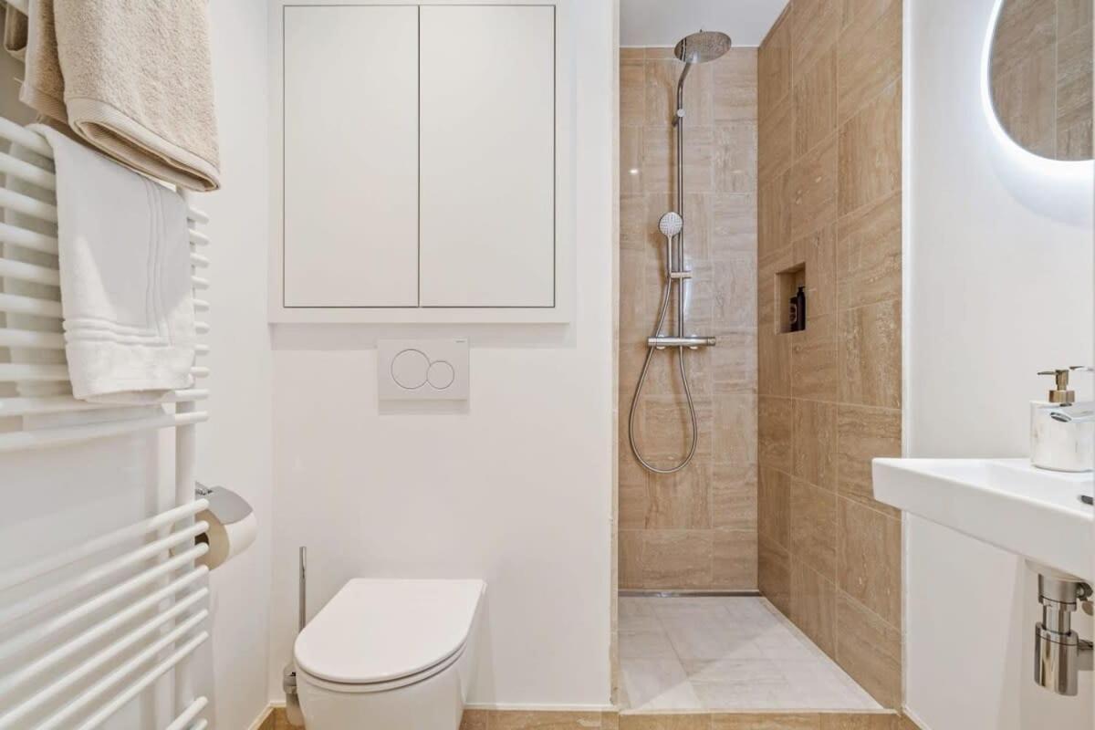 Modern Studio With King Bed, Walk To Attractions Luxemburg Buitenkant foto