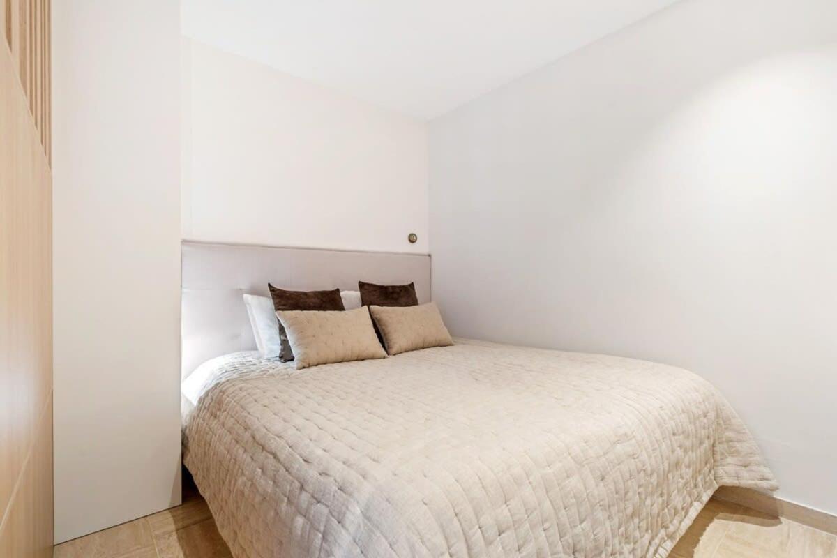 Modern Studio With King Bed, Walk To Attractions Luxemburg Buitenkant foto