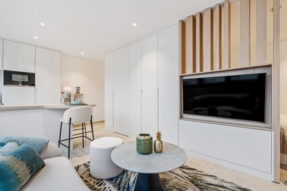 Modern Studio With King Bed, Walk To Attractions Luxemburg Buitenkant foto