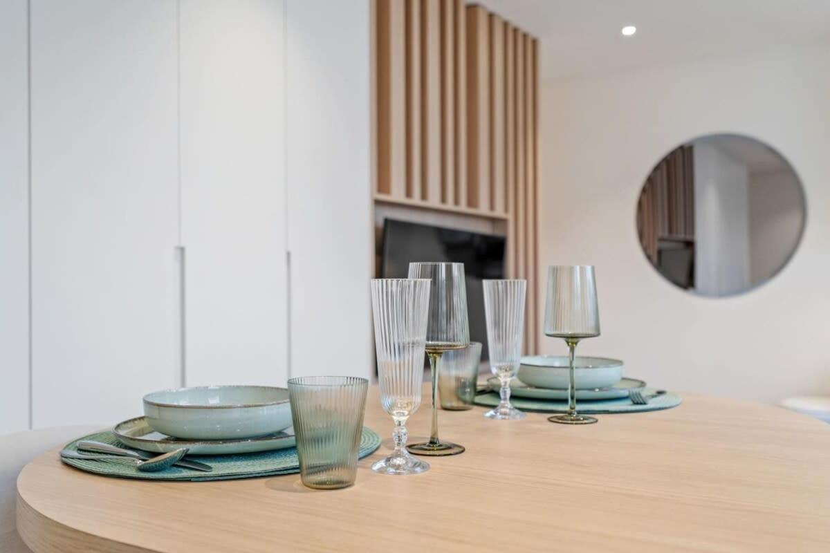 Modern Studio With King Bed, Walk To Attractions Luxemburg Buitenkant foto