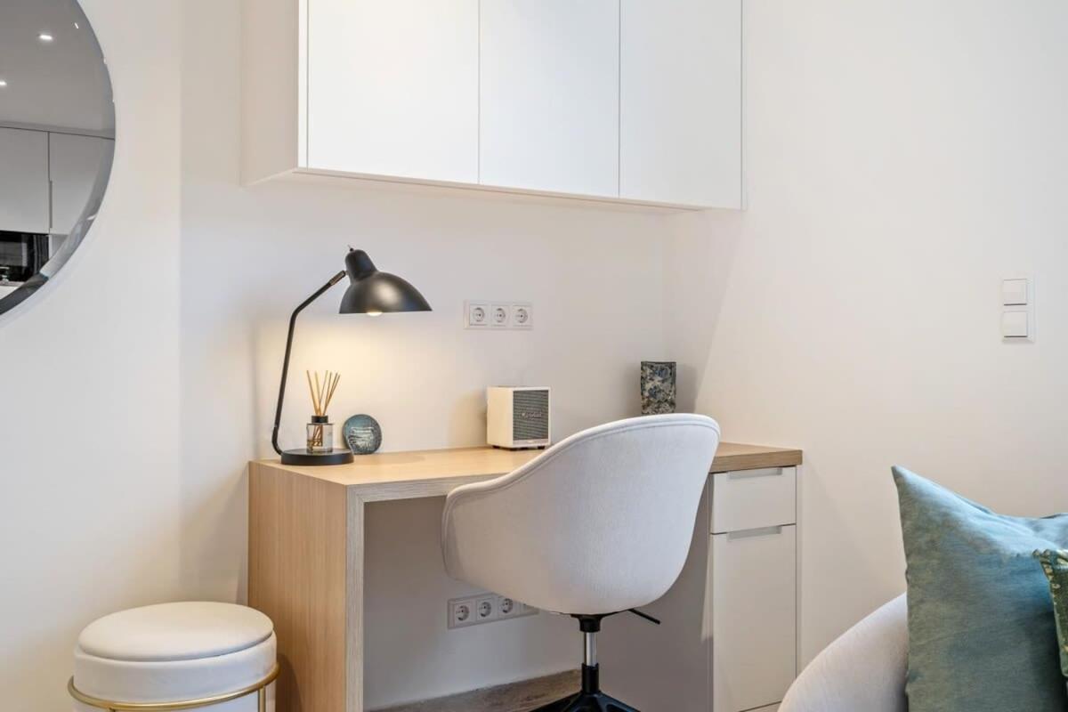 Modern Studio With King Bed, Walk To Attractions Luxemburg Buitenkant foto