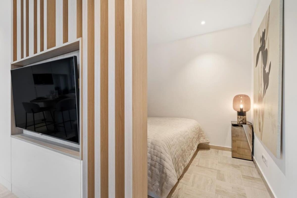 Modern Studio With King Bed, Walk To Attractions Luxemburg Buitenkant foto